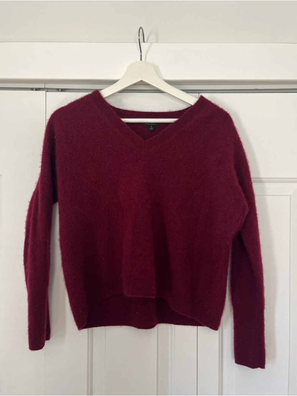J. Crew Women’s Burgundy V-Neck 100% Cashmere Pullover Sweater S Quiet Luxury